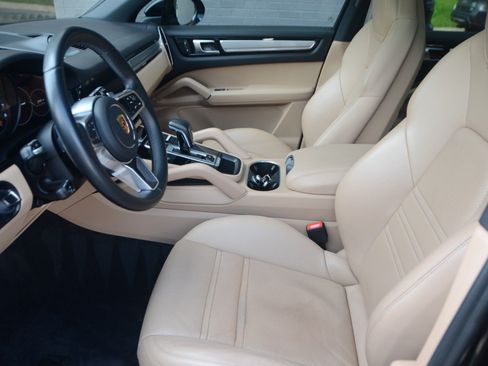 Used 2023 Porsche Cayenne Platinum Edition AWD/4WD image 11