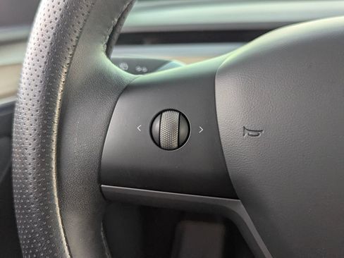 Used 2025 Tesla Model Y Performance AWD/4WD image 15