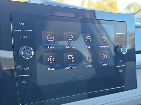 New 2026 Volkswagen Taos SE image 17