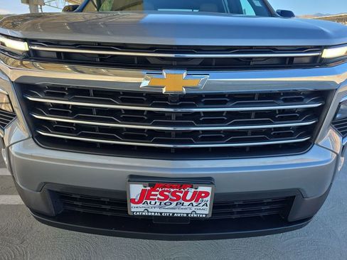 Used 2025 Chevrolet Traverse LT image 32