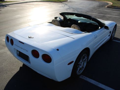 Used 1998 Chevrolet Corvette Convertible image 13