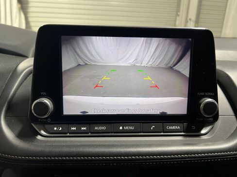 Used 2024 Nissan Rogue S FWD image 26