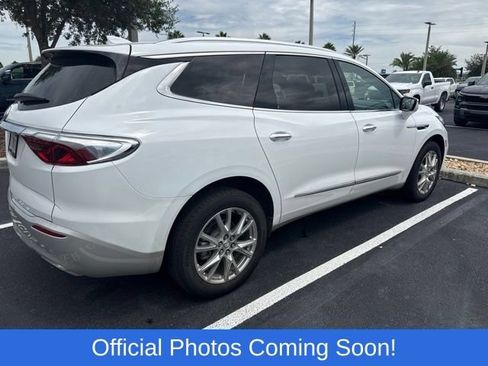 Used 2023 Buick Enclave Essence w/ Experience Buick Package FWD image 5