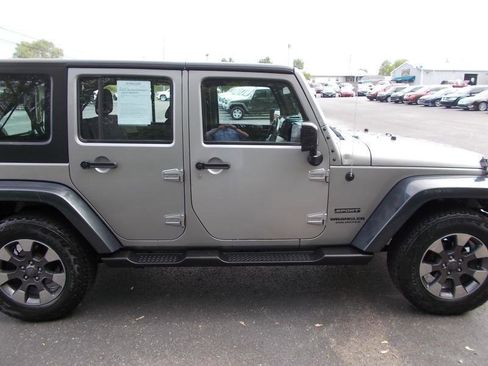 Used 2016 Jeep Wrangler Unlimited Sport image 12