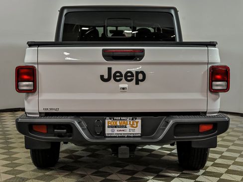 Used 2023 Jeep Gladiator Sport AWD/4WD image 7
