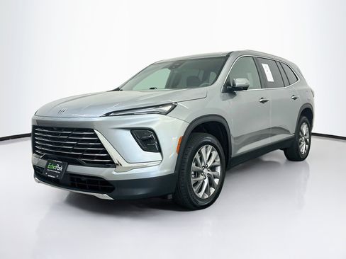 Used 2025 Buick Enclave Preferred AWD/4WD image 3