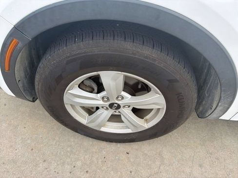 Used 2021 Kia Sorento LX FWD image 10