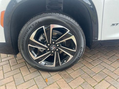 Used 2025 Buick Enclave Sport Touring image 10