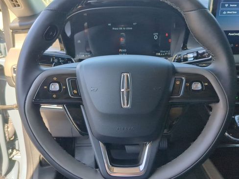 Used 2025 Lincoln Corsair Reserve image 13