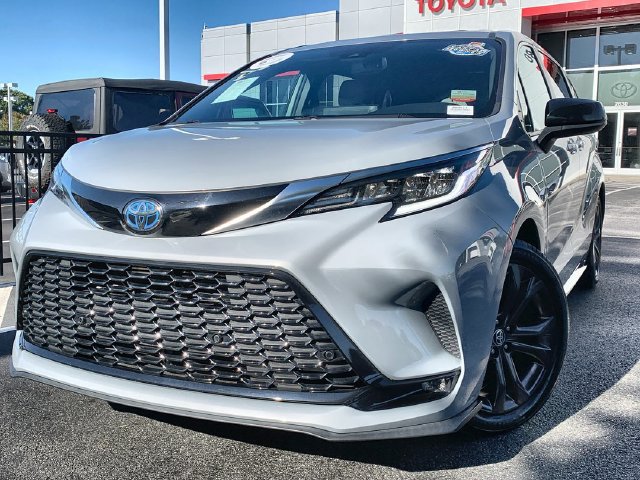 Certified 2024 Toyota Sienna XSE FWD image 1