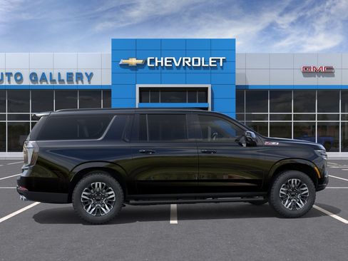 New 2026 Chevrolet Suburban Z71 w/ Comfort Package AWD/4WD image 6