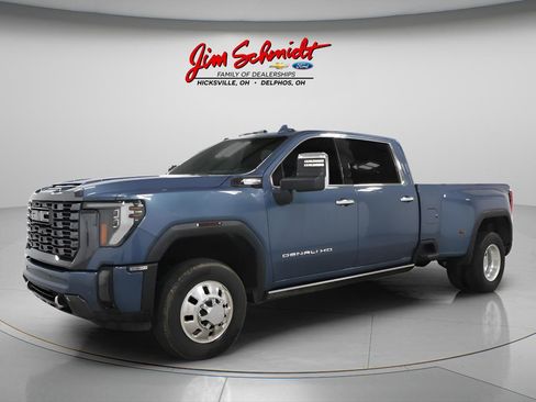Used 2024 GMC Sierra 3500 Denali Ultimate AWD/4WD image 2
