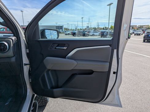 New 2026 Chevrolet Colorado ZR2 w/ Midnight Edition AWD/4WD image 42