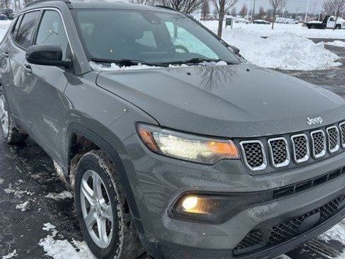 Used 2024 Jeep Compass Latitude w/ Convenience Group image 1