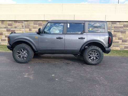 New 2025 Ford Bronco Badlands image 9