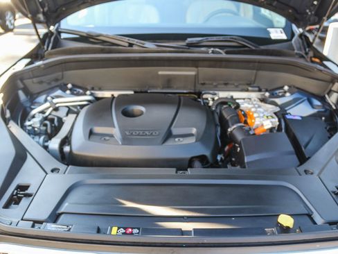 Used 2025 Volvo XC90 T8 Plus image 28