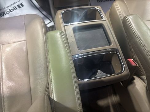 Used 2014 Chrysler Town & Country Touring image 22