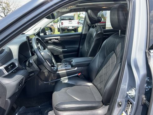 Used 2023 Toyota Highlander Platinum AWD/4WD image 13