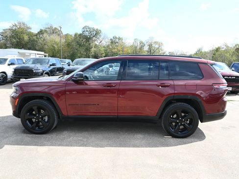 Used 2023 Jeep Grand Cherokee L Laredo image 3