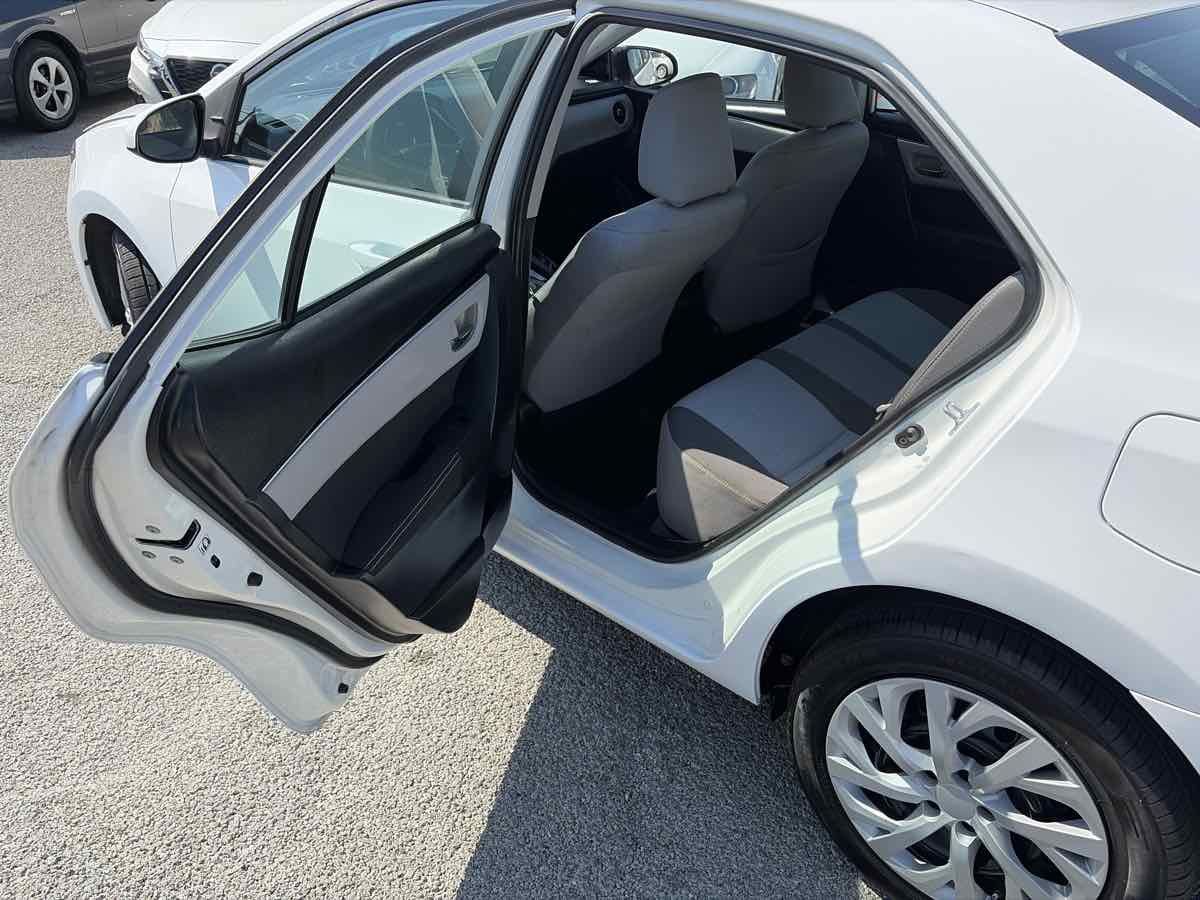 Used 2018 Toyota Corolla LE FWD image 11