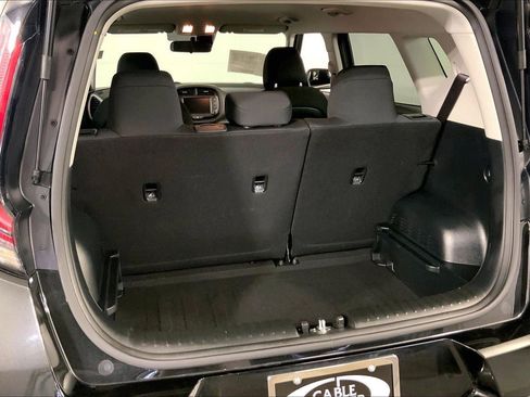 Used 2025 Kia Soul LX image 4