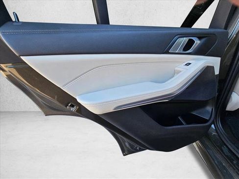 Used 2022 BMW X5 sDrive40i w/ M Sport Package image 21