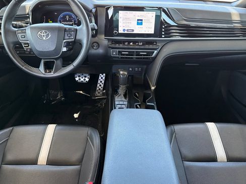 Used 2025 Toyota Camry SE FWD image 21