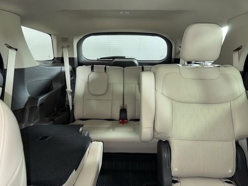 Used 2023 Ford Explorer Platinum w/ Technology Package image 7