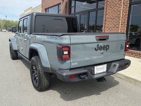 Used 2024 Jeep Gladiator Sport AWD/4WD image 5