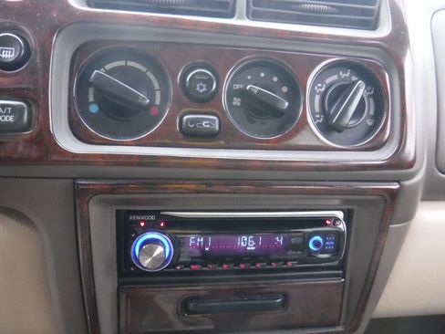 Used 2001 Mitsubishi Montero Sport XLS image 7