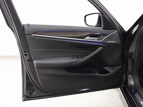 Used 2019 BMW 530e xDrive image 15