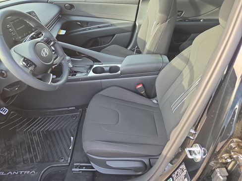 New 2026 Hyundai Elantra SEL Sport FWD image 4