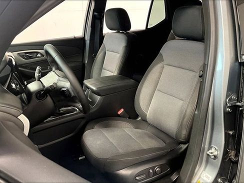 Used 2023 Chevrolet Traverse LT image 25