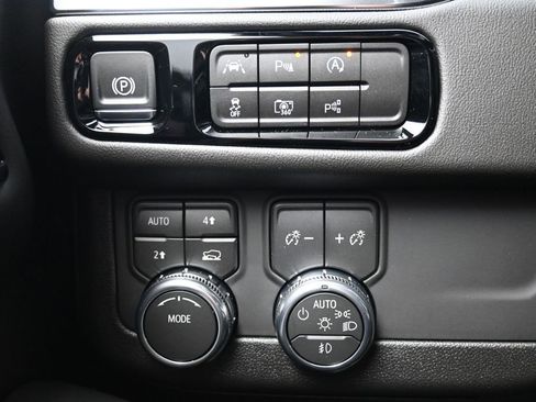 New 2026 GMC Yukon Elevation image 16