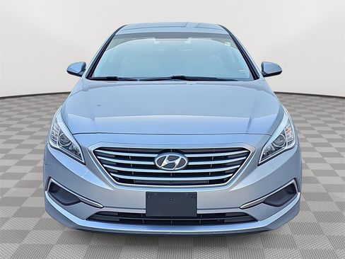 Used 2017 Hyundai Sonata SE image 2