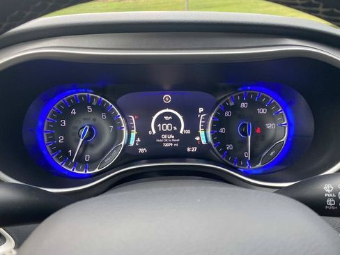 Used 2023 Chrysler Pacifica Touring-L FWD image 34