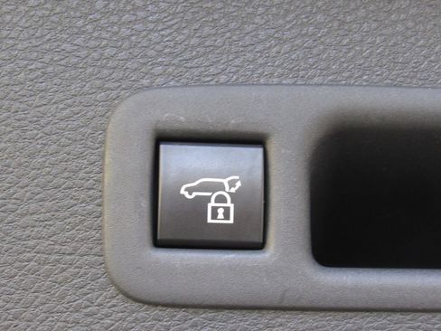 Used 2025 Toyota Sienna XSE AWD/4WD image 25