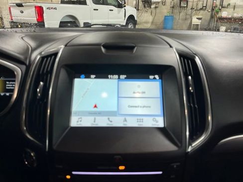 Used 2018 Ford Edge Titanium w/ Equipment Group 301A AWD/4WD image 22