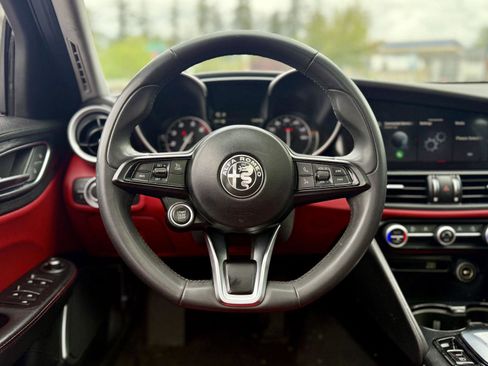 Used 2020 Alfa Romeo Giulia w/ Quick Order Package 22K Sport RWD image 12