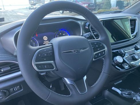 New 2026 Chrysler Pacifica Select image 28
