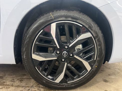 New 2025 Nissan Versa SR image 21