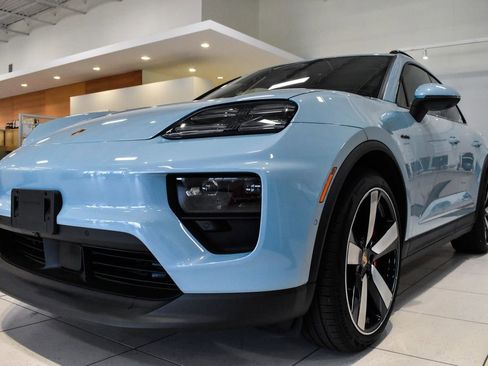 Used 2025 Porsche Macan 4S Electric AWD/4WD image 10