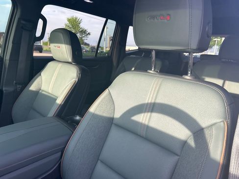 Used 2025 GMC Acadia AT4 w/ Super Cruise Package image 8