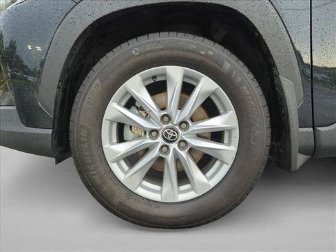 Used 2023 Toyota Corolla Cross LE w/ Moonroof Package FWD image 24