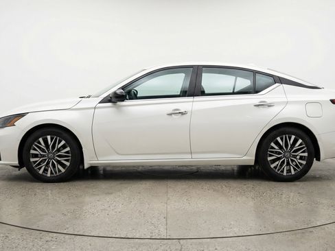 Used 2025 Nissan Altima 2.5 SV image 5