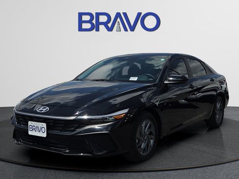 Used 2024 Hyundai Elantra SEL FWD image 1