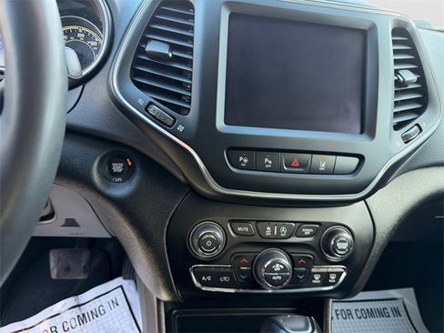 Used 2023 Jeep Cherokee Altitude Lux image 8