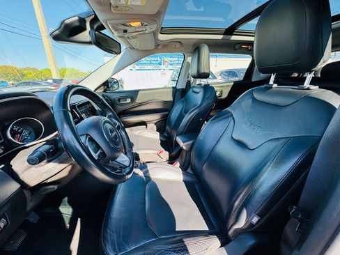 Used 2018 Jeep Compass Limited w/ Navigation Group image 12