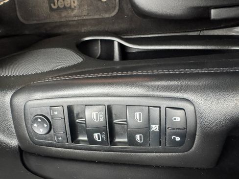 Used 2014 Jeep Grand Cherokee Laredo AWD/4WD image 14