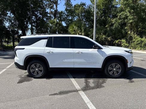 Used 2026 Chevrolet Traverse LT w/ Driver Confidence Package FWD image 2
